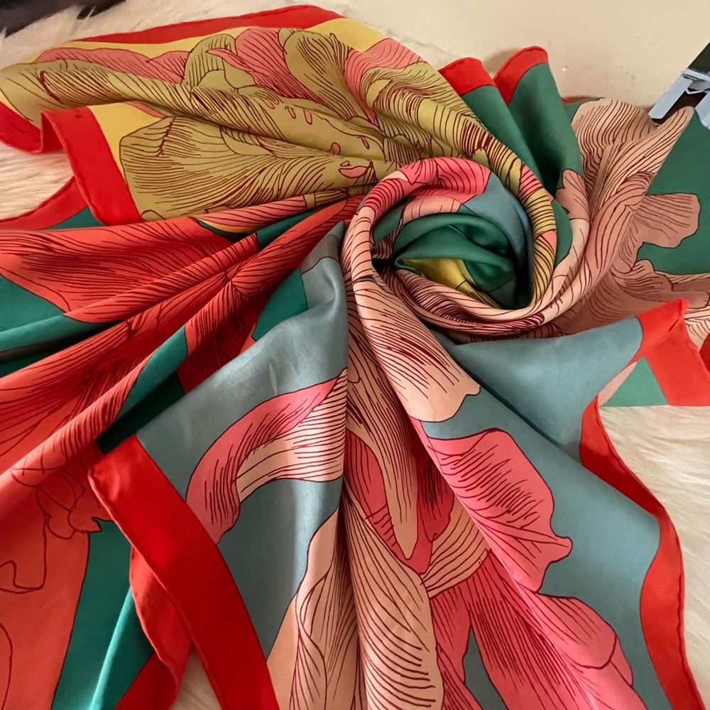 Hermès Stole Etude Pour Un Iris-Arc En Ciel silk scarf. - Picture 10 of 16